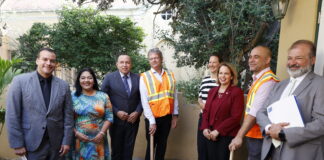 MINISTER ENDY CROES A PRESENCIA CEREMONIA OFICIAL DI TRASPASO DI E MONUMENTO MARIA CONVENT PA FACULTAD DI SISSTEM DI UNIVERSIDAD DI ARUBA.