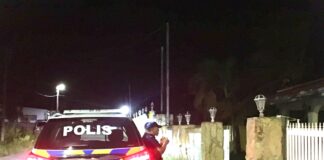 Azeta riba caminda a hiba polis ne cas: Dama a dal palo di lus basha abao y bay sconde na su cas na Mabon