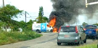 Van di Botica di Servicio na candela
