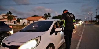 Motor Unit un biaha mas haciendo un bon trabou: Kitando mas hopi chauffeur burachi for di caminda