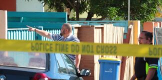 Yiu di agente policial: Hoben tira den abdomen transporta cu auto di famia pa Hospitaal