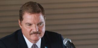 Kwijtschelding no ta pa ex Minister Eddie Briesen sino pa mal decision di AVP pa kibra contract cu promotor di concierto