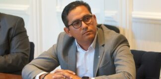 Minister Arends: Keho a wordo entrega contra trahadornan cu a pega dump na candela na yegada di Rey; Tin video!