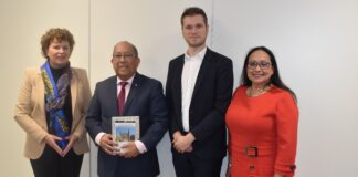 Delegacion di gemeente Venray a bishita Arubahuis