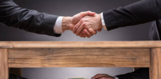 Ken a cobra smeergeld for di Lotto Canada ?