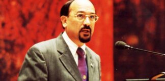 Refleccion di Nel Oduber; Diputado di 1976 cu a inaugura himno y bandera