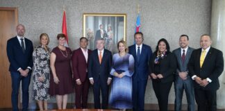 Minister di Enseñansa y Deporte Endy Croes: Presidente di IOC Thomas Bach hunto cu Presidente di PanAM Sport Nevin Illic a bishita Ministerraad