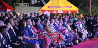 PUBLICO A DISFRUTA DI UN CONCIERTO UNICO DURANTE E MANFESTACION CULTURAL