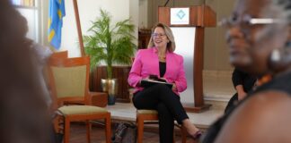 Den cuadro di Dia Internacional di Hende Muhe; UNIVERSIDAD DI ARUBA (UA) DEN COLABORACION CU GOBEIRNO DI ARUBA A ORGANISA UN DIALOGO RIBA E TEMA DI “CON PA EMPODERA MUHE A TRAVES DI INNOVACION”