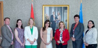 PROME MINISTER A REUNI CU EMBAHADORA DI MERCA NA HULANDA PA TRATA TEMANAN DI COOPERACION ENTRE ARUBA Y MERCA