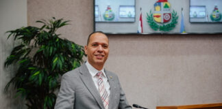 Parlamentario Marco Berlis (MEP) ta elabora riba Caso Tofanelli: Un caso di kiebro di contract entre AVP y Lee Tofanelli y Asociadonan