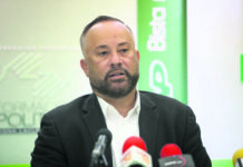 “MI NO TA BENDE ARUBA!”: MIKE DE MEZA TA TIRA SU CARTA DI RETIRO PA BIRA MINISTER DEN CARA DI MIKE EMAN PA MOTIBO DI E LEY DI HOFA!