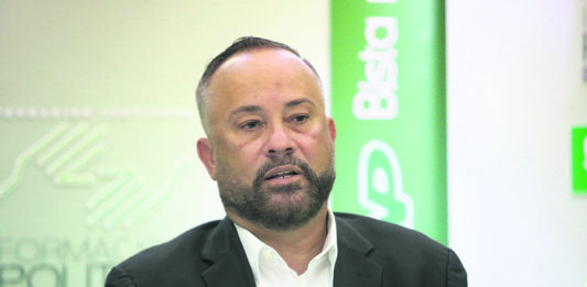 āMI NO TA BENDE ARUBA!”: MIKE DE MEZA TA TIRA SU CARTA DI RETIRO PA BIRA MINISTER DEN CARA DI MIKE EMAN PA MOTIBO DI E LEY DI HOFA!