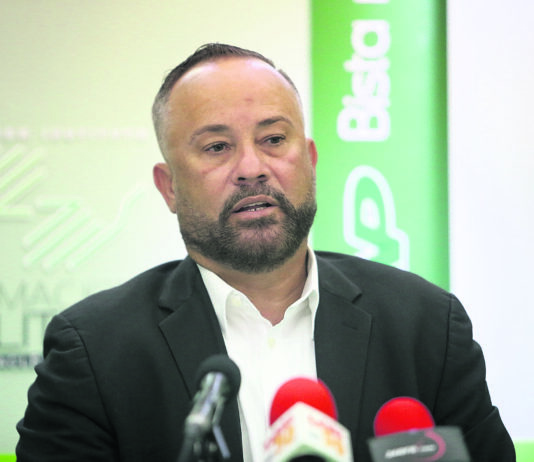 āMI NO TA BENDE ARUBA!”: MIKE DE MEZA TA TIRA SU CARTA DI RETIRO PA BIRA MINISTER DEN CARA DI MIKE EMAN PA MOTIBO DI E LEY DI HOFA!