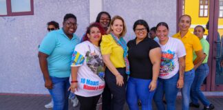 PROME MINISTER A GOZA DI MARCHA CULTURAL DEN CAYANAN DI SAN NICOLAS