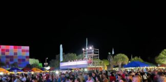 Plaza Betico Croes bon bishita den fin di siman; UN MULTITUD GRANDI A BIBA NOS CULTURA