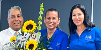 Sra. Ariadne (Jetty) Croes-Wever a cumpli 10 anja den servicio di Wit Gele Kruis.