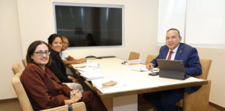 MINISTER ENDY CROES A REUNI CU DIRECTIVA DI SVOA, BESTUUR DI COLEGIO ARUBANO