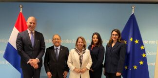 PROME MINISTER A REUNI NA MINISTERIO DI ASUNTONAN EXTERIOR