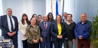 PROME MINISTER A REUNI CU ARUBAHUIS PA TRATA ENTRE OTRO E PROCESONAN DI REORGANISACION CU TA ANDANDO