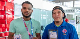 Zahyon Klaber y Clifford Rasmijn en yega Aruba para Miami.