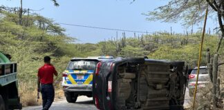 Auto a bolter den bocht na Rooi Afo