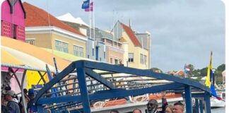 Prome barco di fruta a yega Curacao for di Venezuela