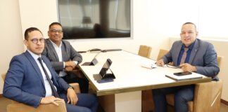 MINISTER ENDY CROES A REUNI CU PRESIDENTE DI COLEGIO DI CURATORNAN DI UNIVERSIDAD DI ARUBA SR. JURI NICOLAAS Y VICE-PRESIDENTE SR. ANGELO BRETE