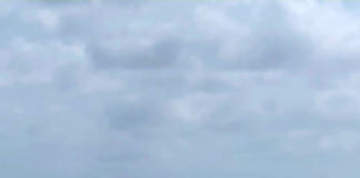 American Airlines saliendo pa Philadelphia a confronta problema ariba pista, y mester a bay parkeer bek