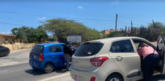 Chauffeur no a regula su velocidad ni a mantene distancia a bay dal tras di otro auto