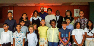 Addonsito ta felicita meneer Kyle Winklaar y tur su alumnonan