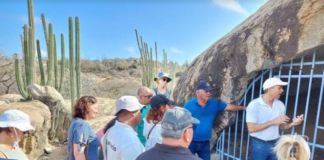 UN MAINTA CU HOPI INTERCAMBIO