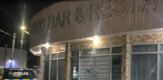 Den oranan di madruga security a descubri cu porta di bar restaurant ta habri y sin cadena