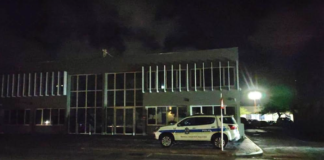 Coriente a bay na warda di polis nobo na Oranjestad y vecindario