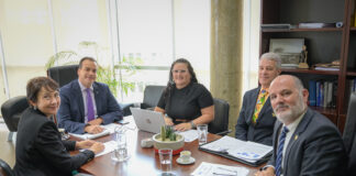 Reunion y dialogo cu Camara di Comercio