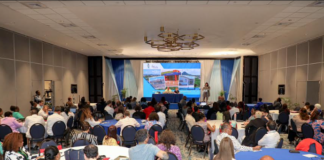 MInister Maduro a presenta Aruba ariba mapa como un pais di inNovacion pa loke ta trata informacion digital