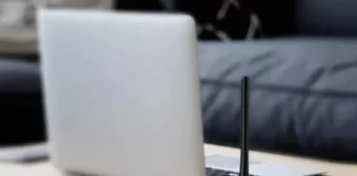 Di ken e laptop ta? Cu tabata horta signal di radio di polis?