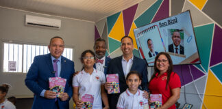 Minister Dangui Oduber A BISHITA COLEGIO SAGRADO CURASON PA PROMOVE MUCHANAN SALUDABEL