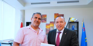 MIINISTER ENDY CROES TA GRADICI Y FELICITA SR. RANDY TROMP PA SU DEDICACION Y PROFESIONALISMO DEN ENSEÑANSA NA ARUBA