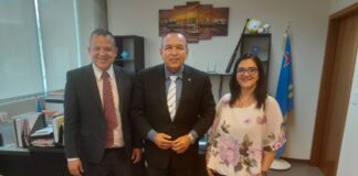 MINISTER ENDY CROES A REUNI CU PROFESOR EARNEY LASTEN UNDA A DIALOGA RIBA DIFERENTE ASPECTO DI ENSEÑANSA