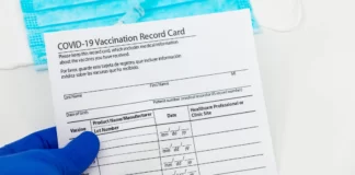 Tres contratista di DVG a presenta dilanti huez pa falsificacion di 60 carchi di vacuna den tempo di Covid