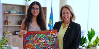 PROME MINISTER TA RICIBI CUADRA DI E HOBEN STEPHANIE BOOT