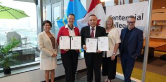 SRA. JOSELIN CROES MINISTER PLENIPONTENCIARIO NA WASHINGTON TA SUMAMENTO CONTENTO CU DESPUES DI DOS AÑA ARUBA TA FIRMA MOU CU CENTENNIAL COLLEGE