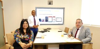 MINISTER ENDY CROES A RICIBI PRESENTACION DI E TRABOU CU TELEFON PA HUBENTUD TA EHERECE PA NOS HOBENNAN