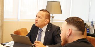 MINISTER ENDY CROES TA REUNI CU E REPRESENTANTENAN DI ROUGH RIDERS