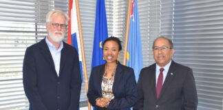 PAIS ARUBA TA REUNI CU PROFESSOR ARJEN VAN RIJN