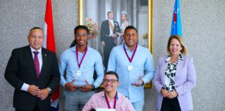 GOBIERNO DI ARUBA A RECONOCE BRAINER LAMPE, GERALD MORETA Y DISJONRICK JACOBS PA NAN HAZAÑA DEN E 31 EDICION DI RONDE VAN ARUBA 