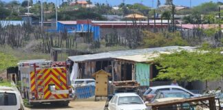 Candela di mondi a menasa merdia pa kima auto y trailer ariba un tereno priva