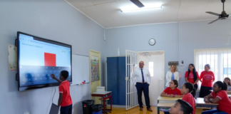 COLEGIO BON BINI, COMO UN DI E SCOLNAN GANADO DI E PROYECTO EDUTECH A RICIBI NAN EBOARDS Y TABLETS
