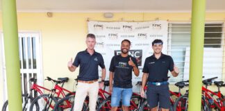 FPNC ta ricibi bunita donacion di Mountain Bikes for di Hilton Aruba